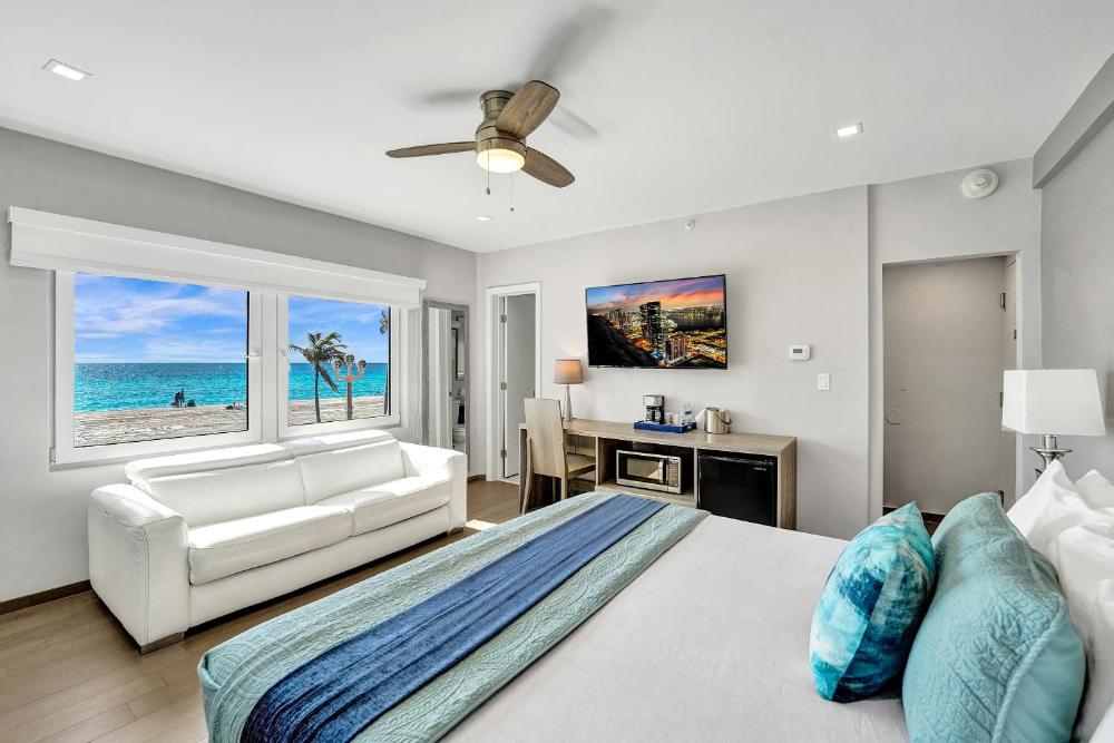Ocean Front Deluxe Room with King Bed interior