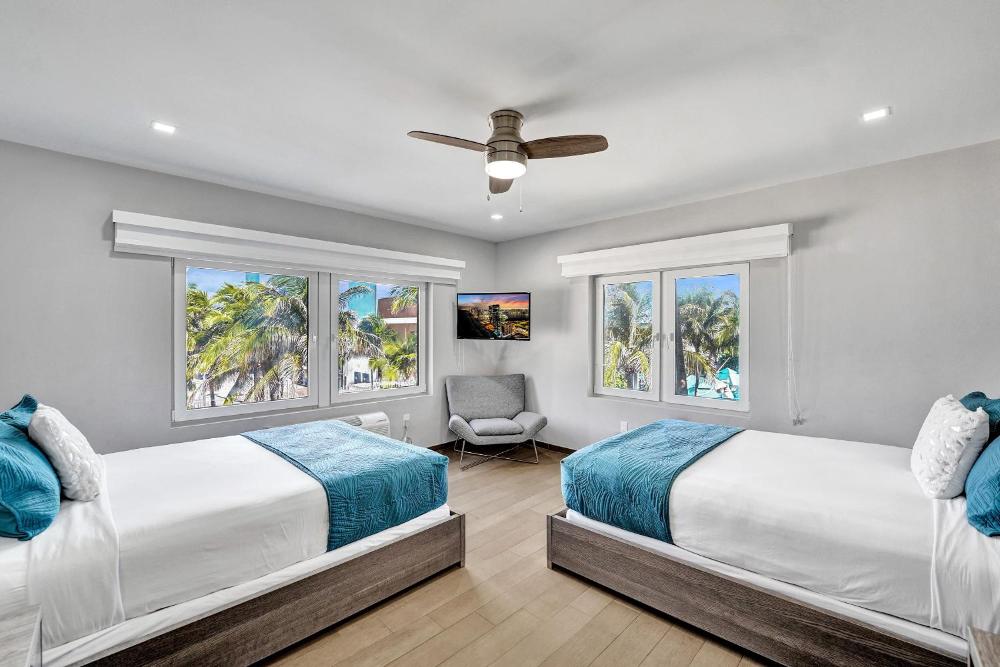 City View Corner Room with Two Double Beds interior